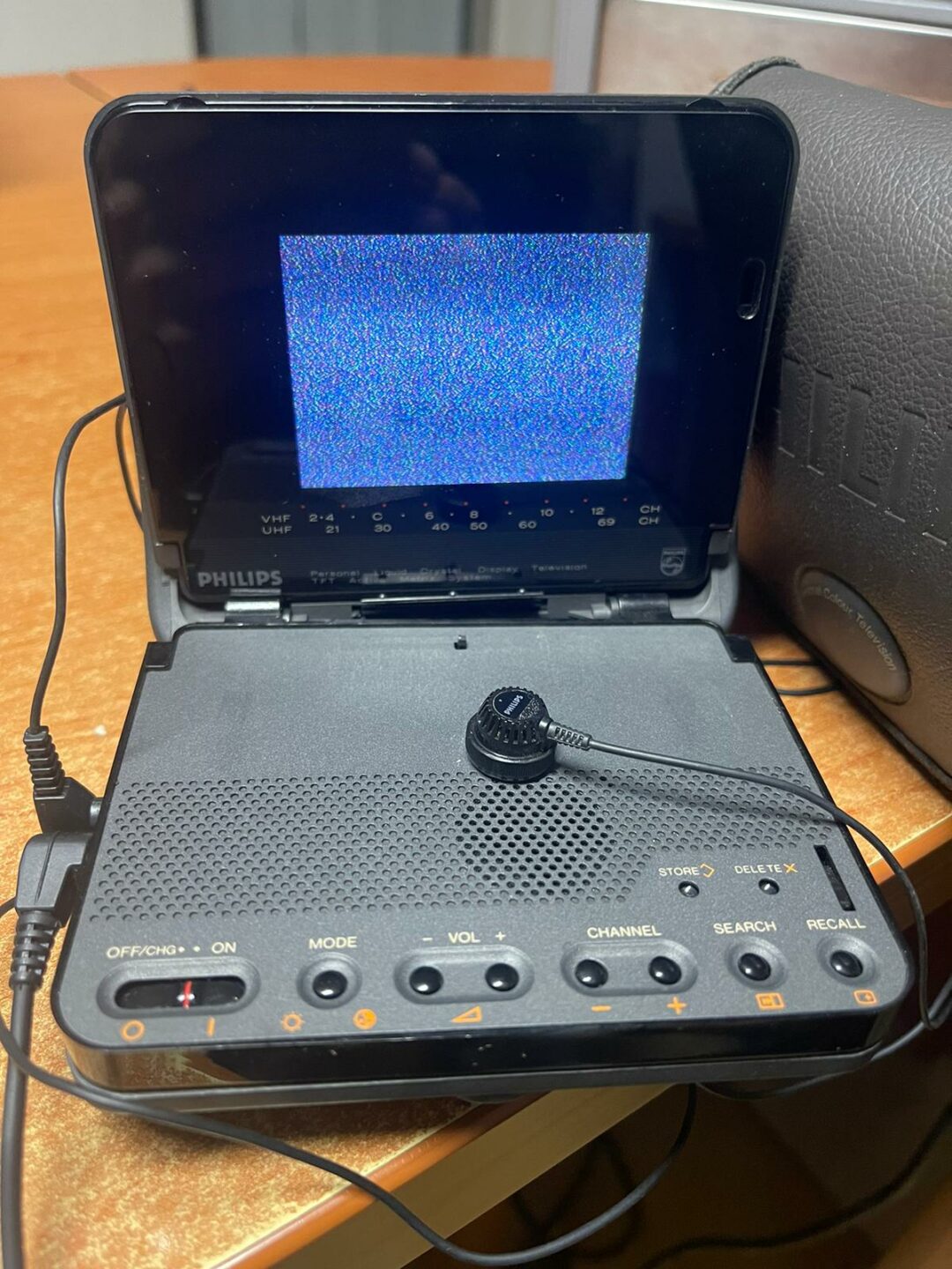 Mini tv Philips 3lc3000 completo di cuffia, carica batteria e custodia S 1976 - immagine 2