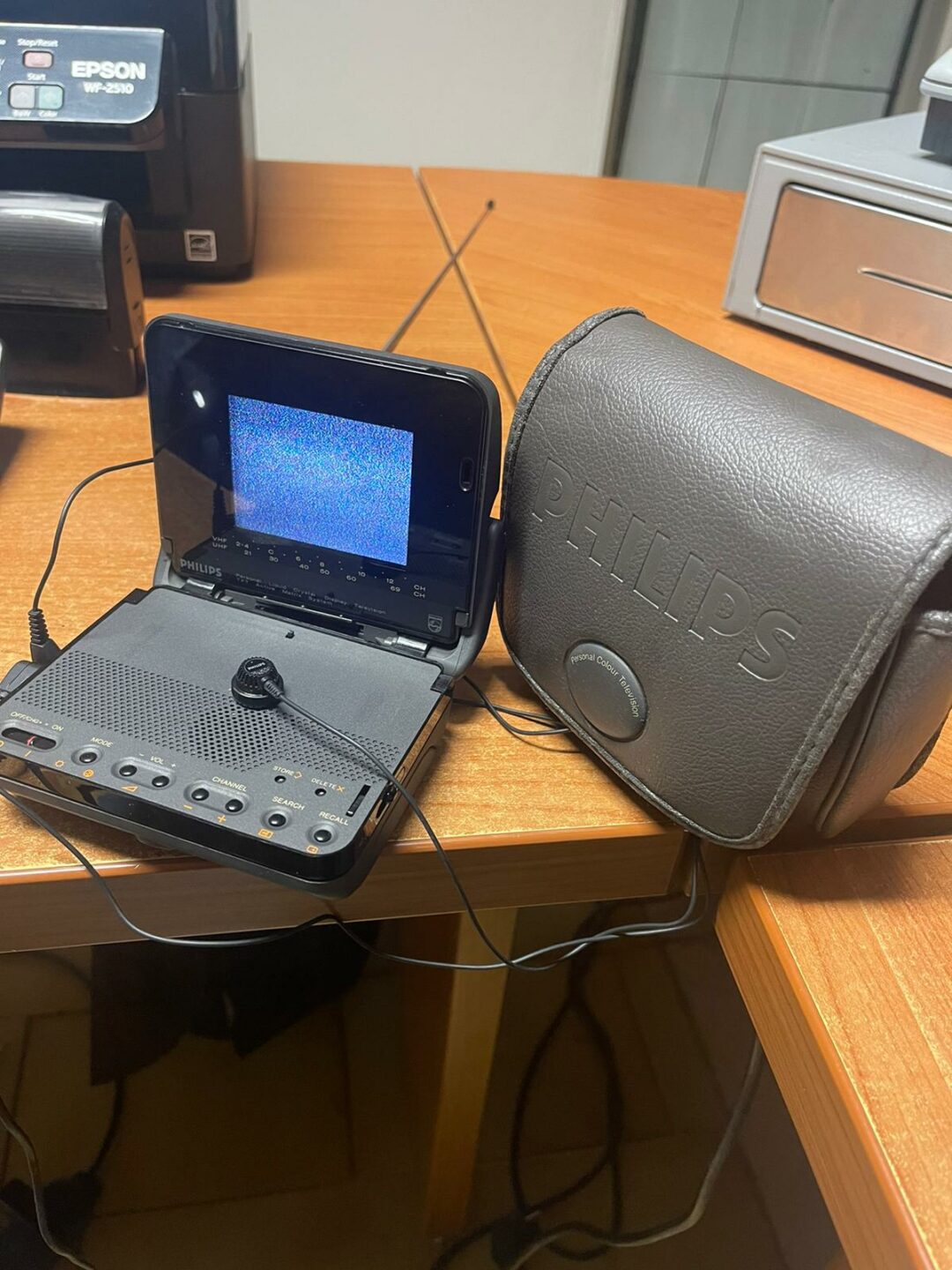 Mini tv Philips 3lc3000 completo di cuffia, carica batteria e custodia S 1976