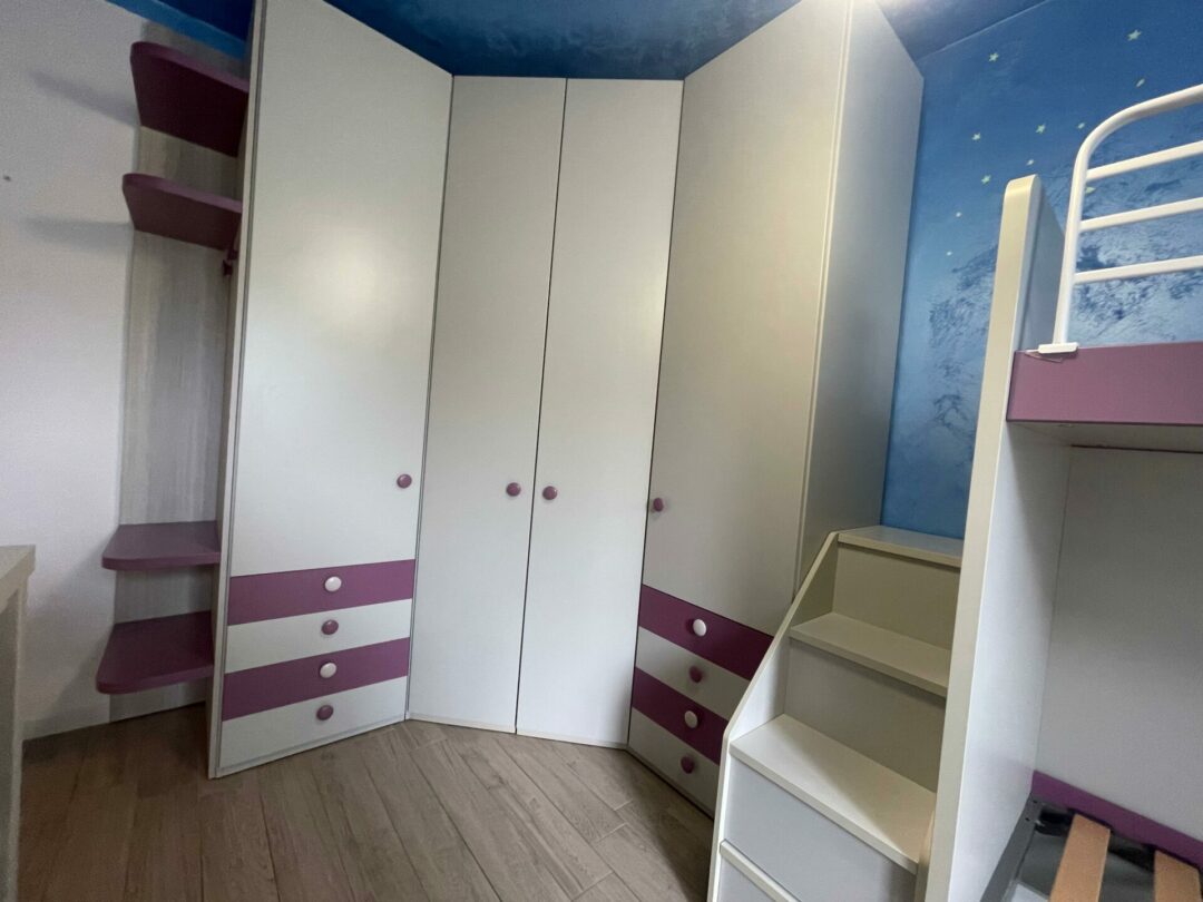Cameretta per bambini in legno in ottimo stato con libreria e scrivania S 1986 - immagine 4