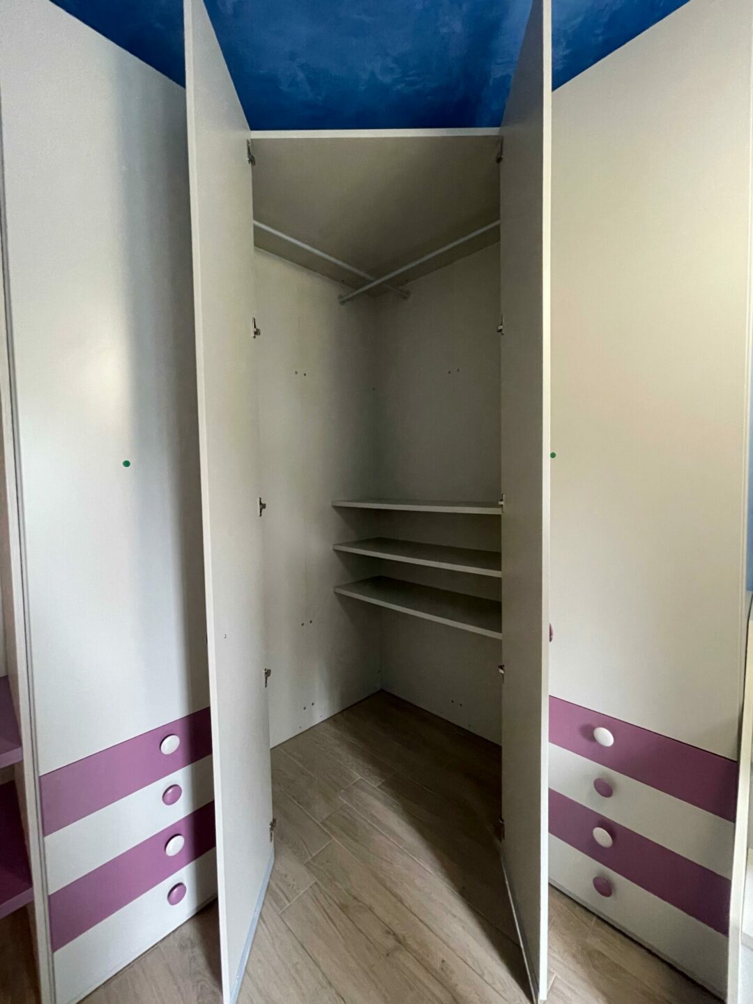 Cameretta per bambini in legno in ottimo stato con libreria e scrivania S 1986 - immagine 3