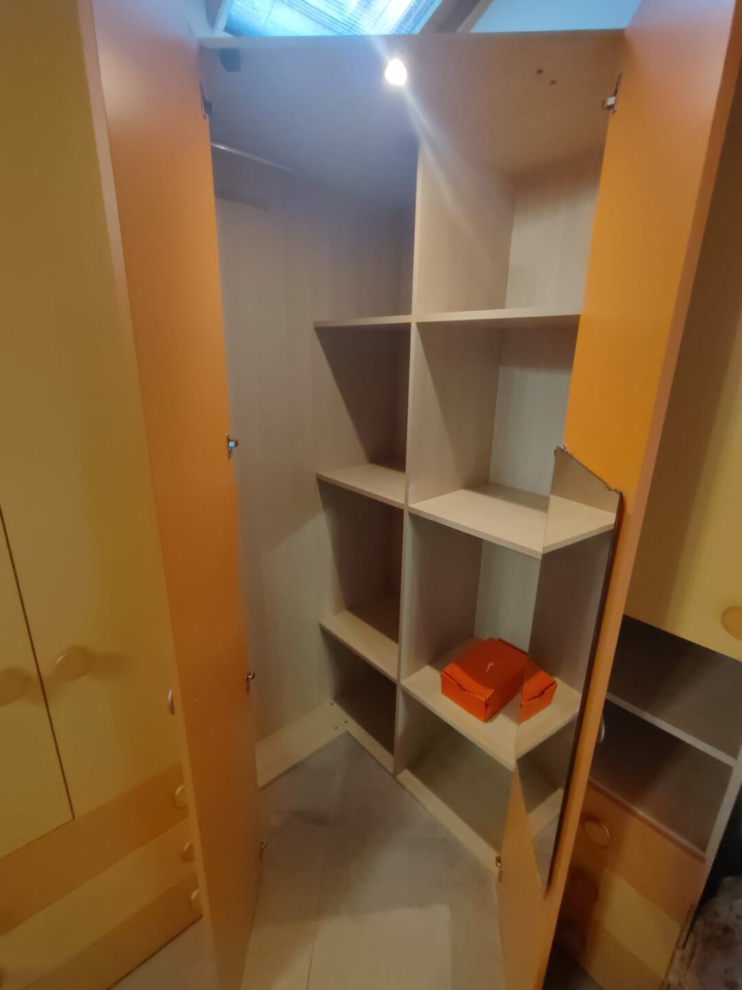 Armadio angolare a 6 ante con cabina e luci S 1995 - immagine 2