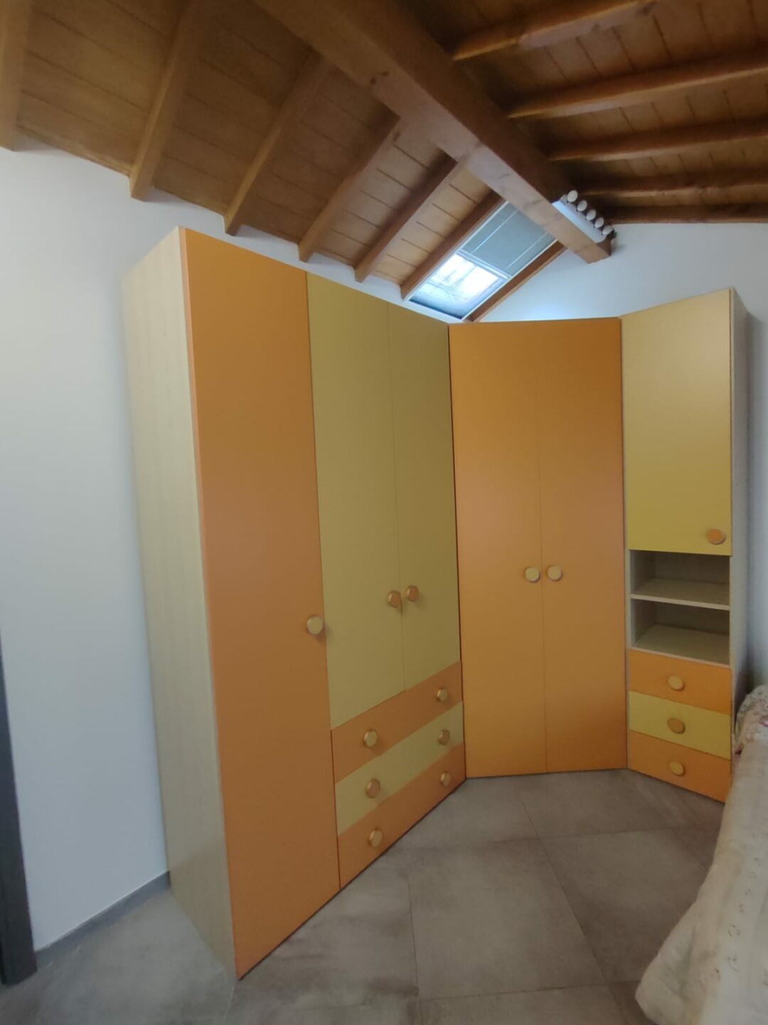 Armadio angolare a 6 ante con cabina e luci S 1995
