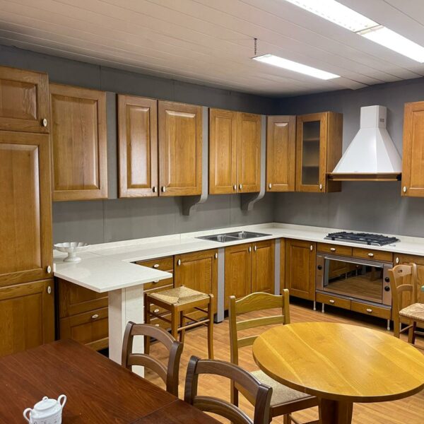 Cucina Angolare Nuova in legno con top in marmo e completa di elettrodomestici S 2009