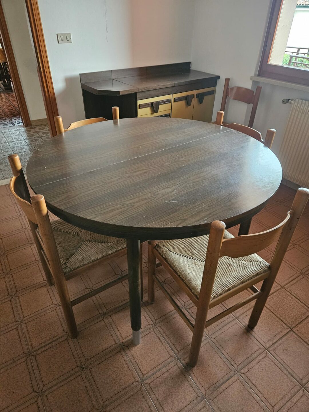 Tavolo rotondo allungabile con 4 sedie S 1958