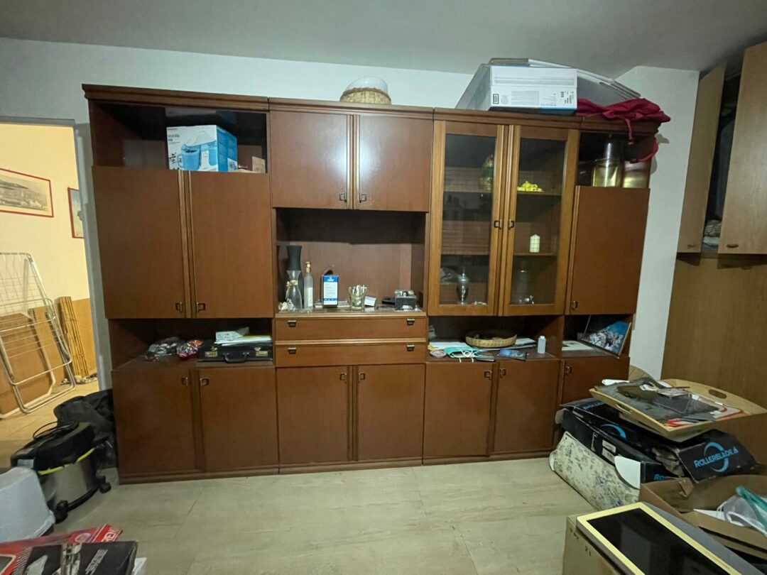 Mobile credenza da sala con vetrina in legno S 1965