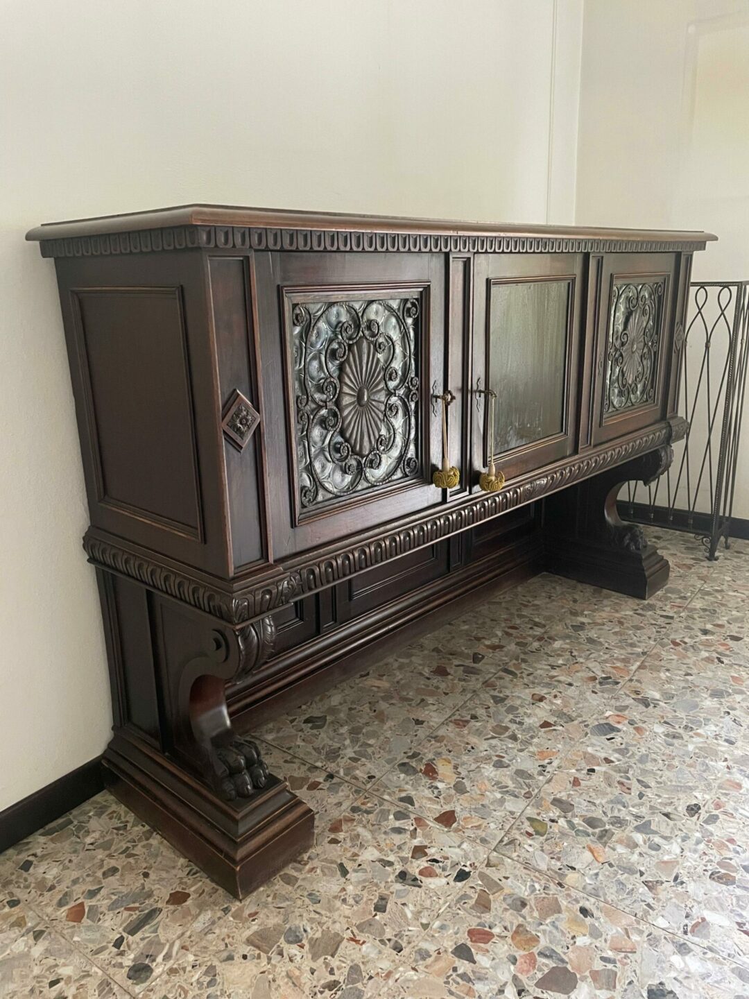 Mobile da sala in legno massiccio tipo credenza S 1968