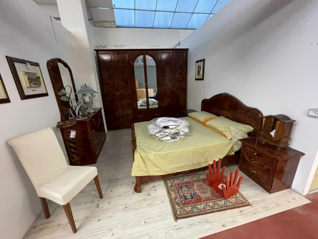 Camera da letto in legno completa di armadio 6 ante letto matrimoniale con rete comò due comodini e specchiera S 2029