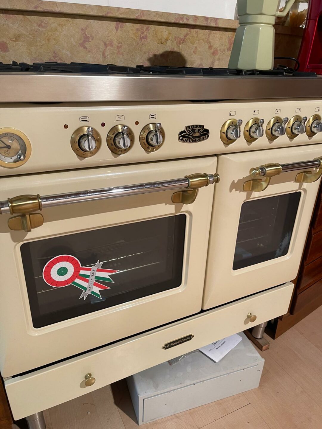 Mobile cucina rustico in legno con struttura in abete e le porte in noce con top in marmo scavato S 2082 - immagine 7