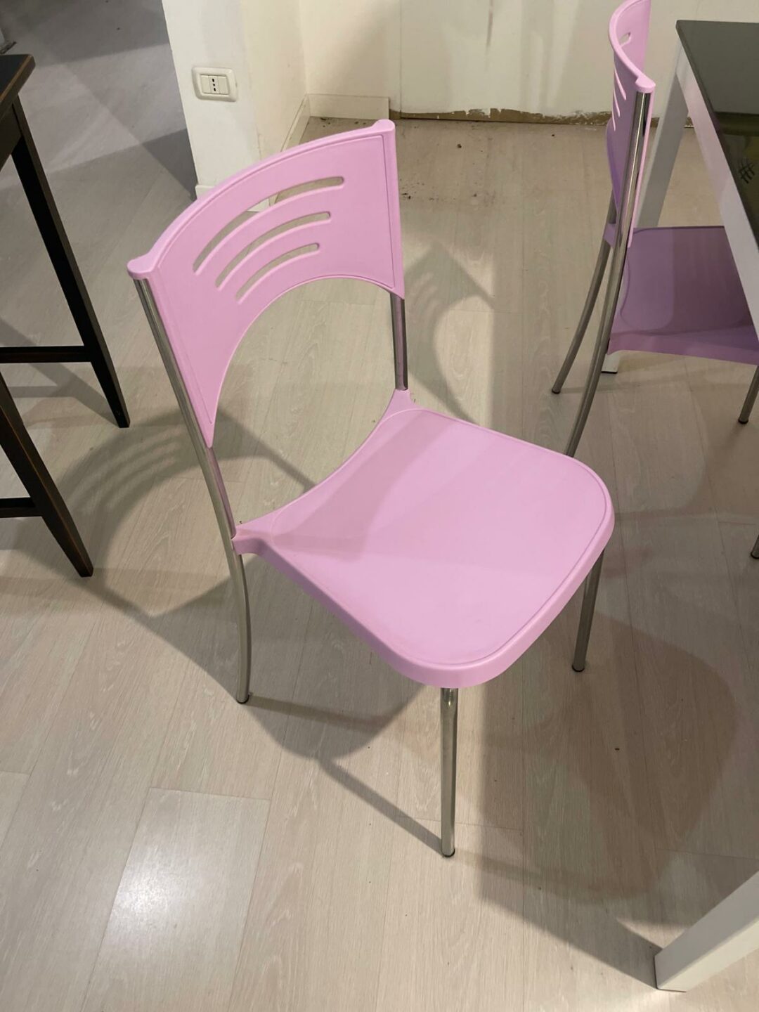 Tavolo in vetro temperato con 4 sedie break pink (solo sedie 200,00€) S 2156 - immagine 7