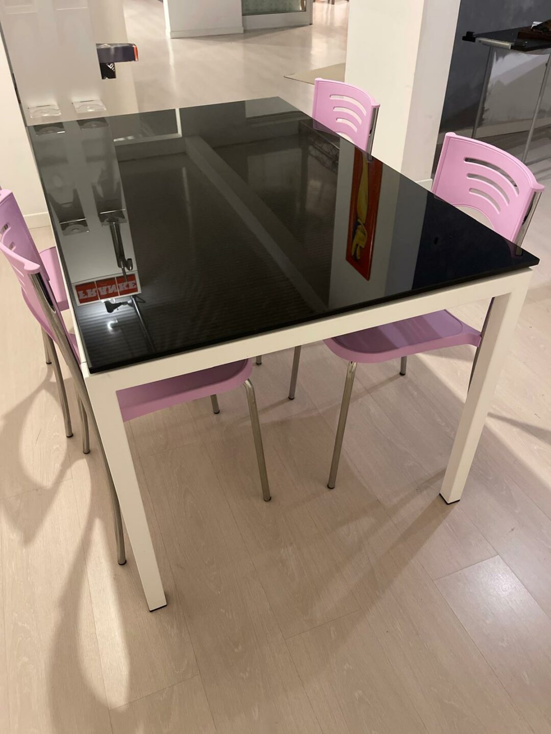 Tavolo in vetro temperato con 4 sedie break pink (solo sedie 200,00€) S 2156 - immagine 2
