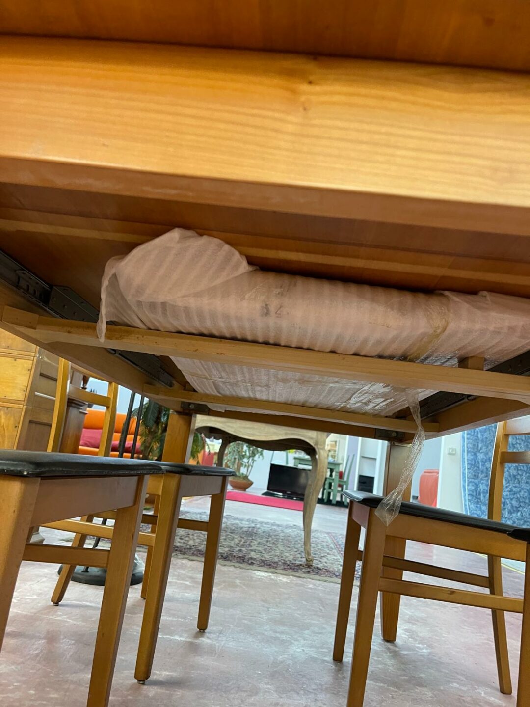 Tavolo in legno massiccio 180X94,5CM allungabile con 4 sedie S 2329 - immagine 2