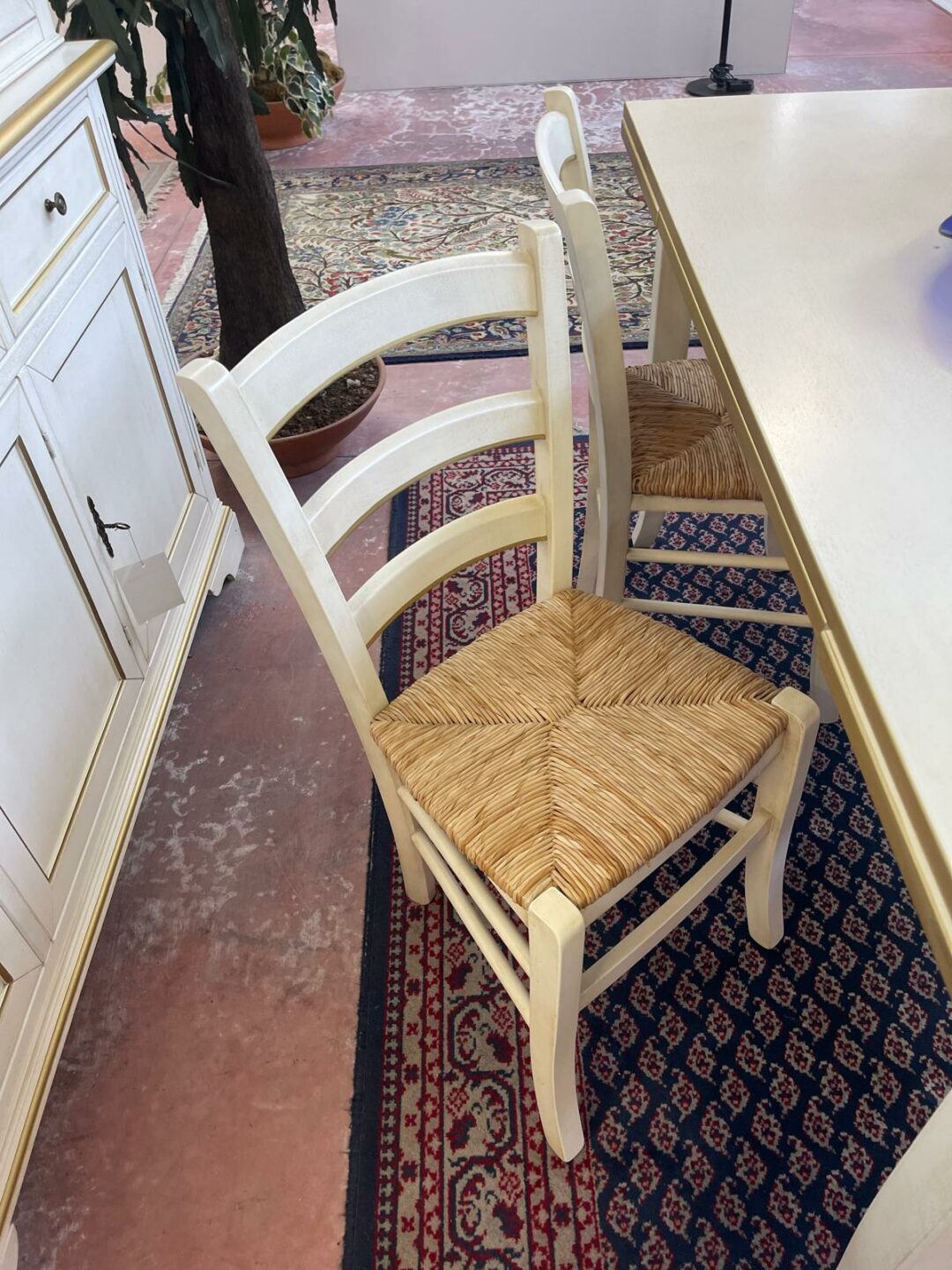 Sala completa collezione capri oro completa di cristalliera con tavolo e sedie S 2423 - immagine 3