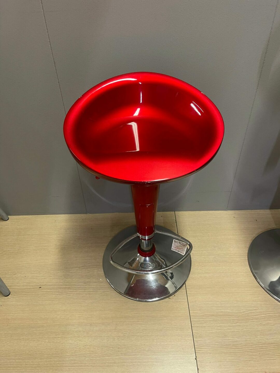Sgabello con struttura in acciaio S 2025