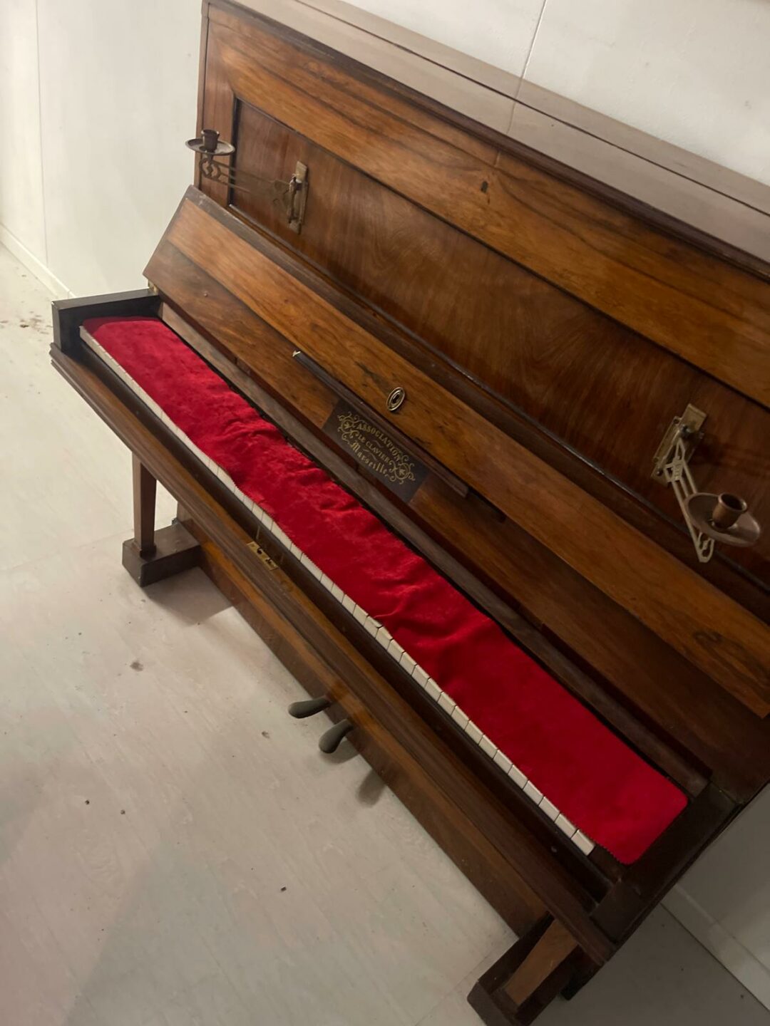 Piano forte ASSOCIATION LE CLAVIER MARSEILLE S 2109