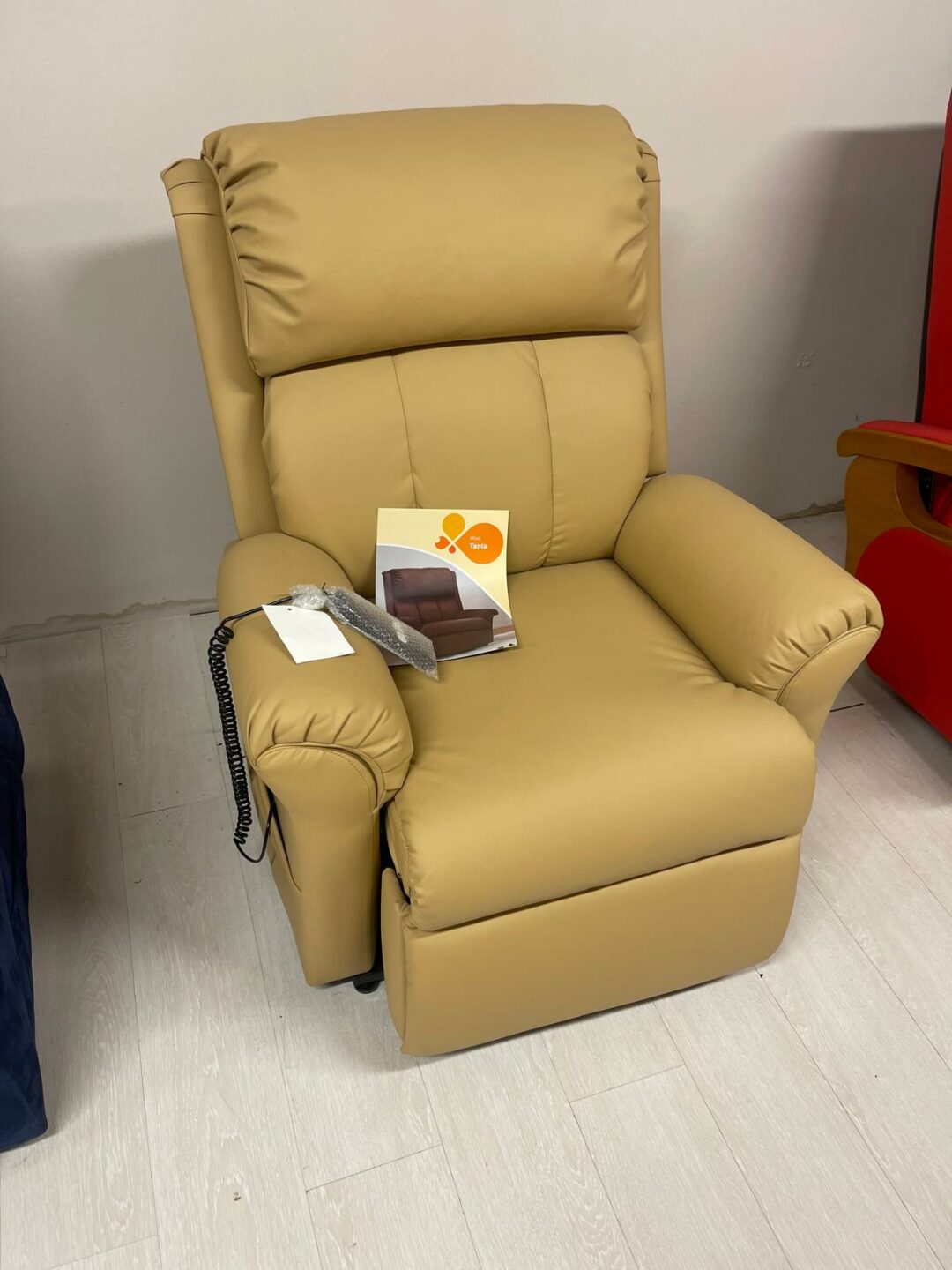 Poltrona relax tania beige in ecopelle S 2130