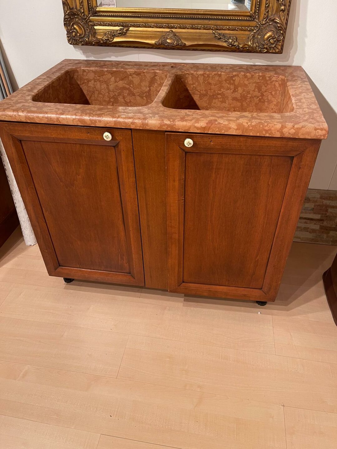 Mobile in legno con lavandino in marmo S 2212