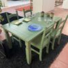 Tavolo in legno verde con 4 sedie S 2237