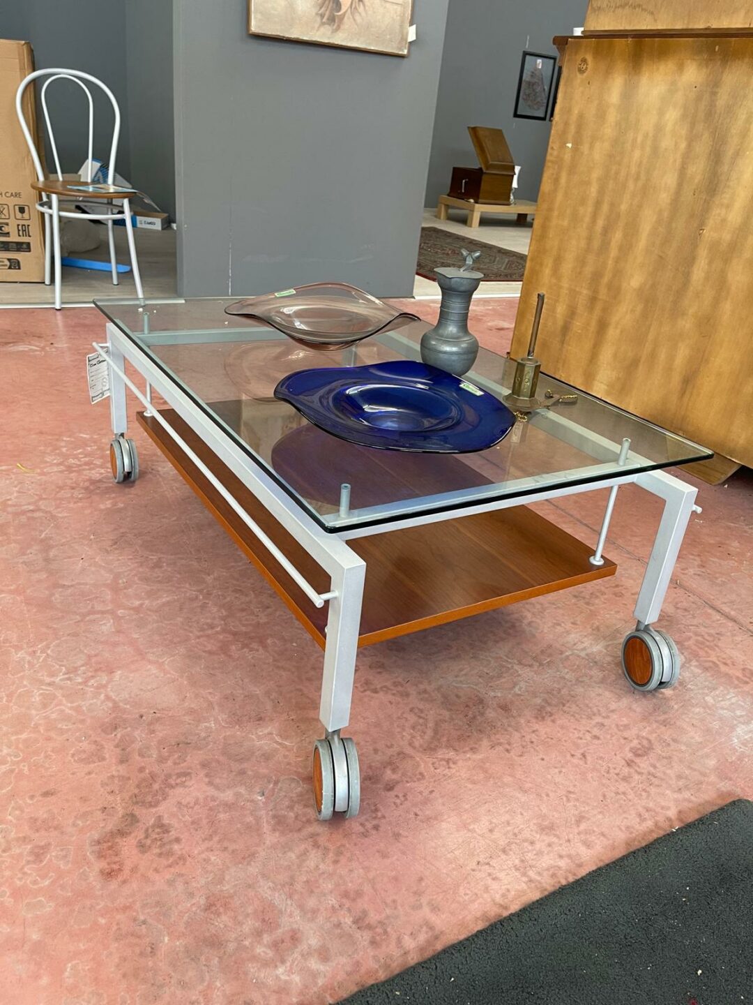 Tavolino basso in vetro con le ruote S 2273