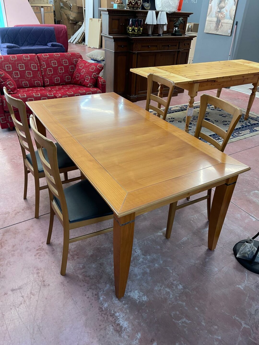 Tavolo in legno massiccio 180X94,5CM allungabile con 4 sedie S 2329