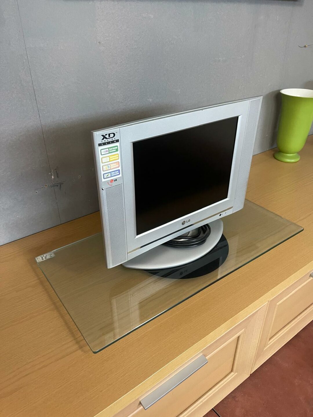 Tv lg S 2400