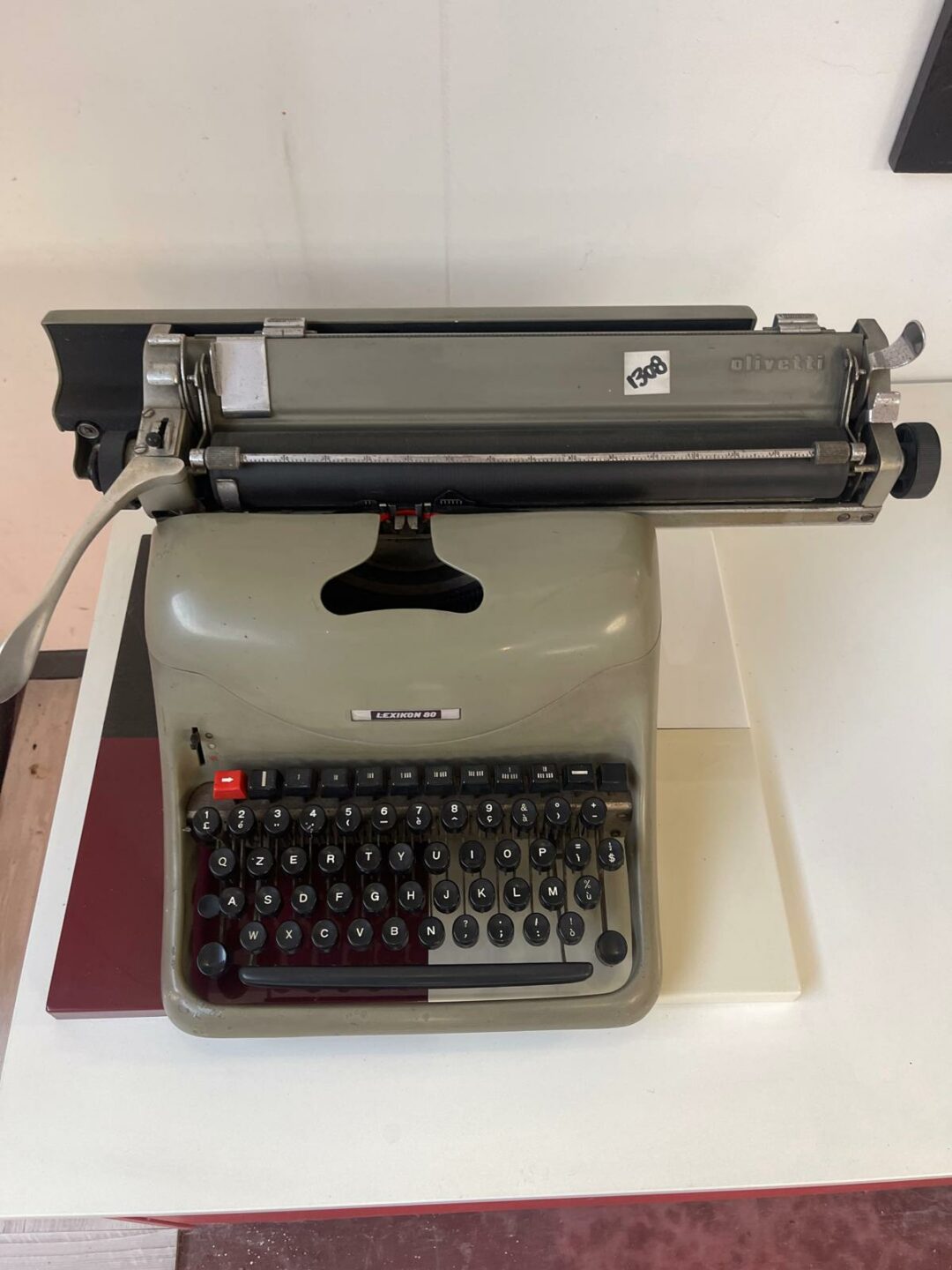 Macchina da scrivere vintage Olivetti Lexikon 80 S 2431