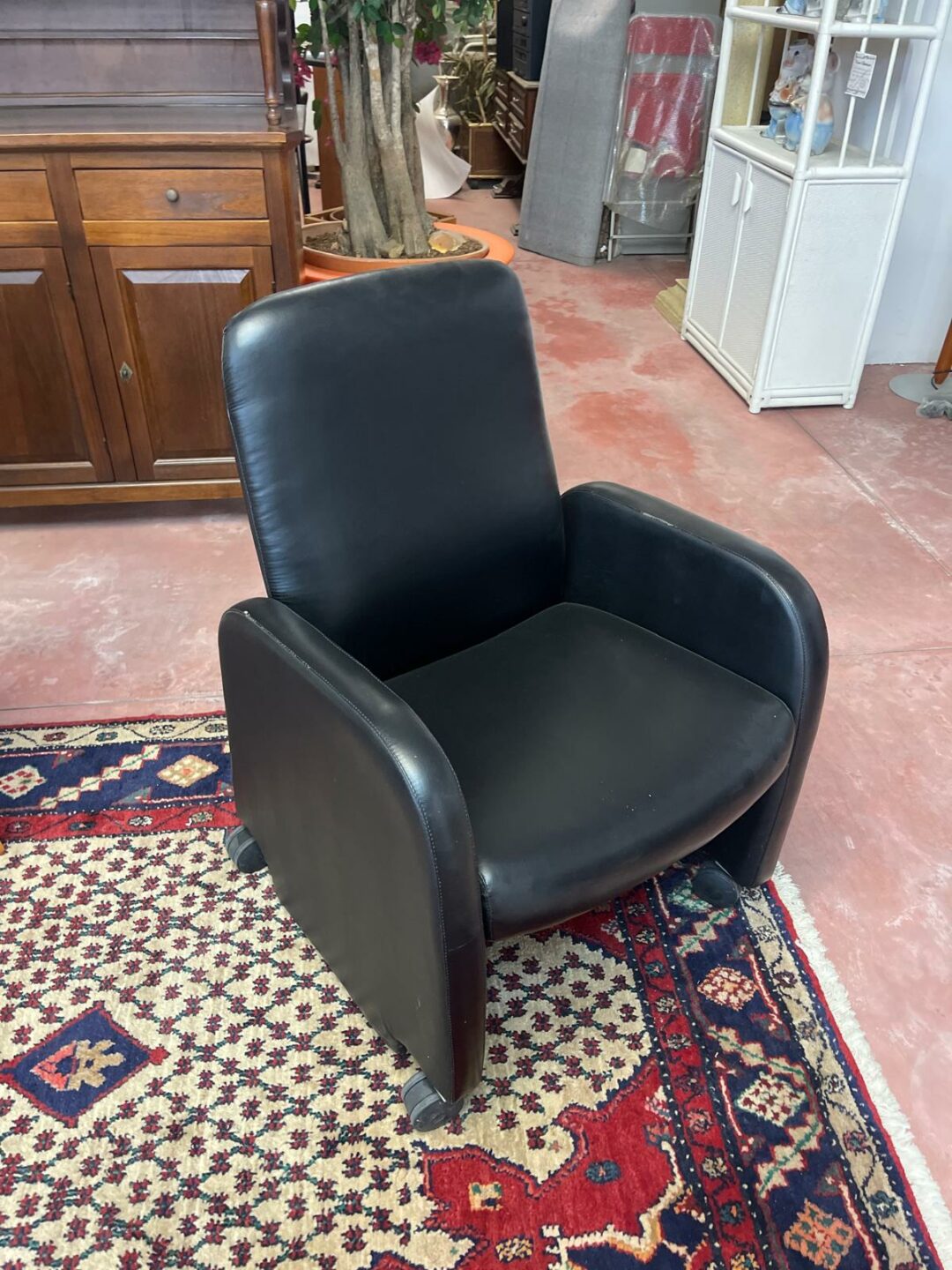 Poltrona in pelle nera con le ruote S 2461 - immagine 2