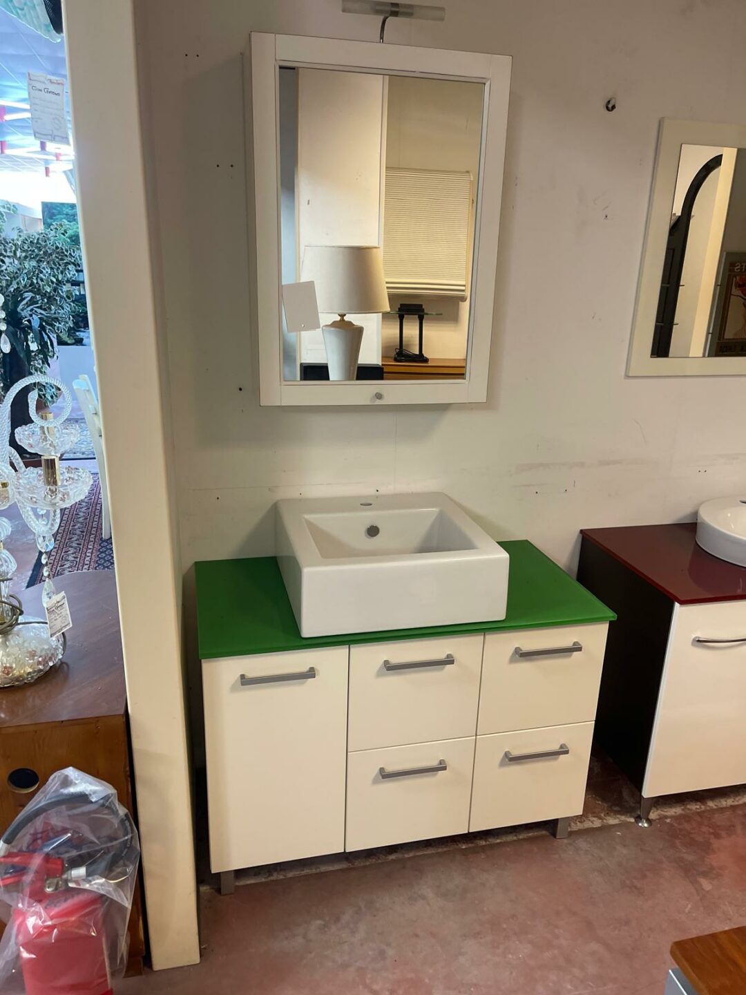 Mobile bagno con specchiera,lavabo e mobile laccato bianco S 2468