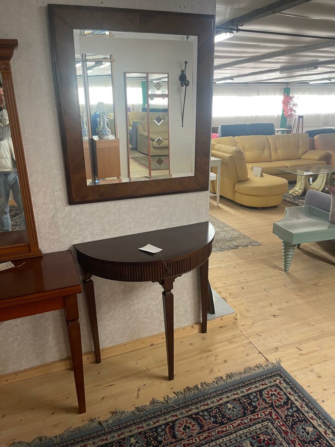Consolle bombata con cassetto centrale in legno massiccio e specchiera S 2587