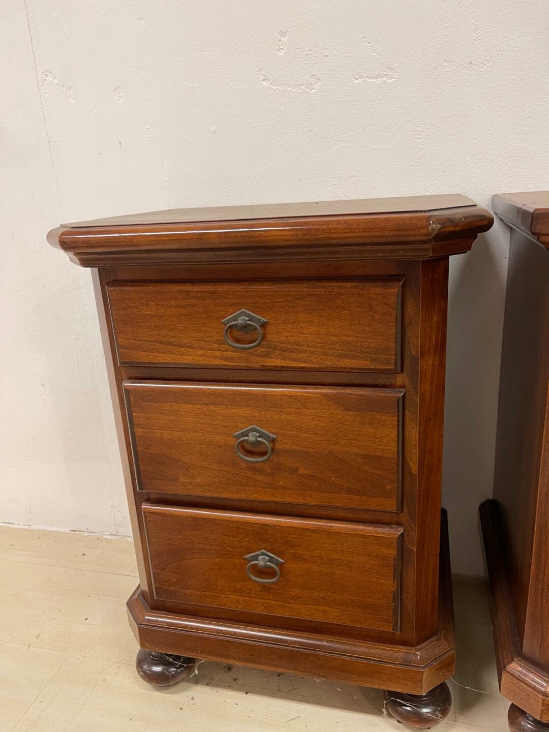 Comodino nuovo in legno antico S 2717