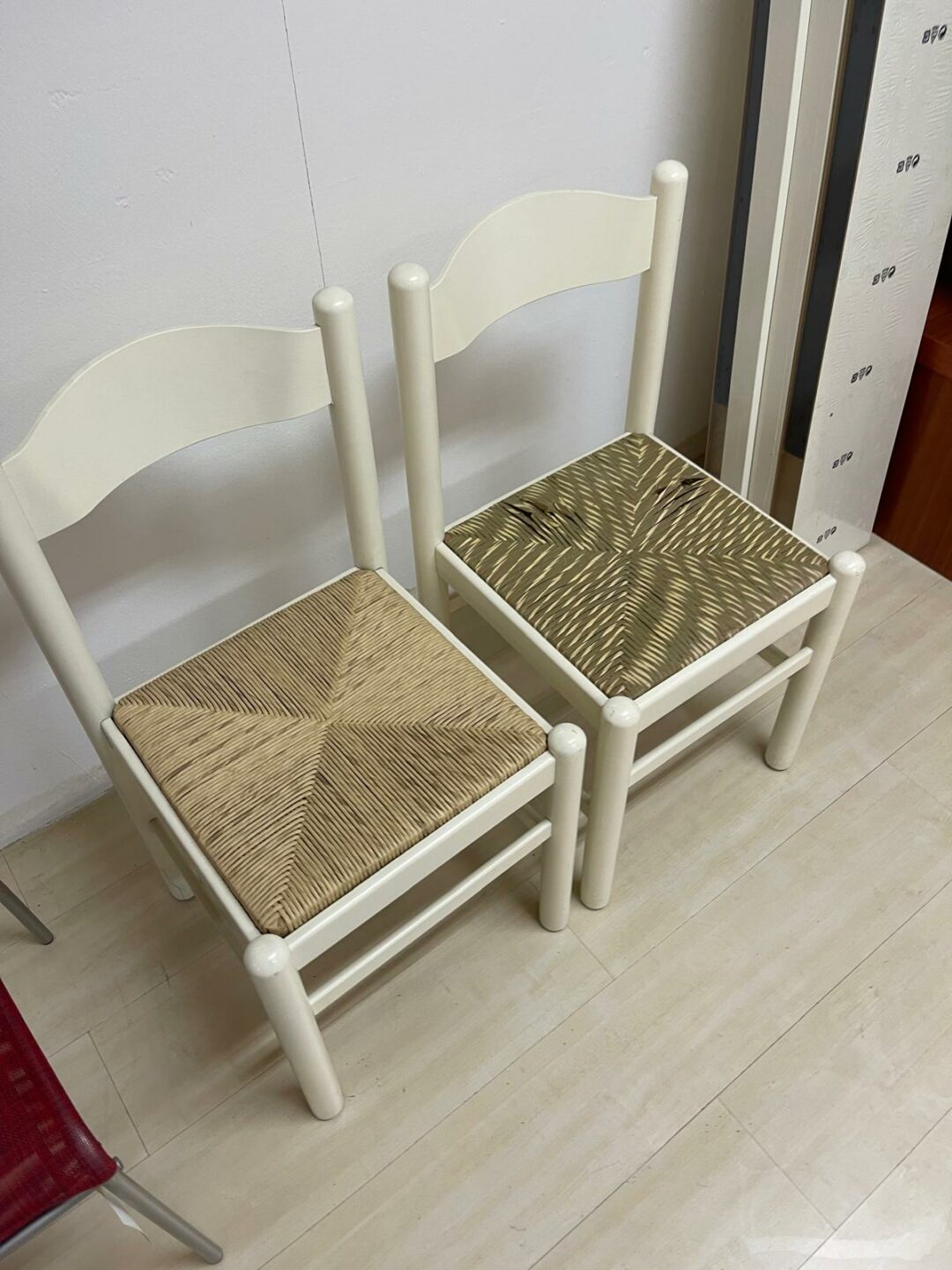 Sedia bianca in legno S 2735