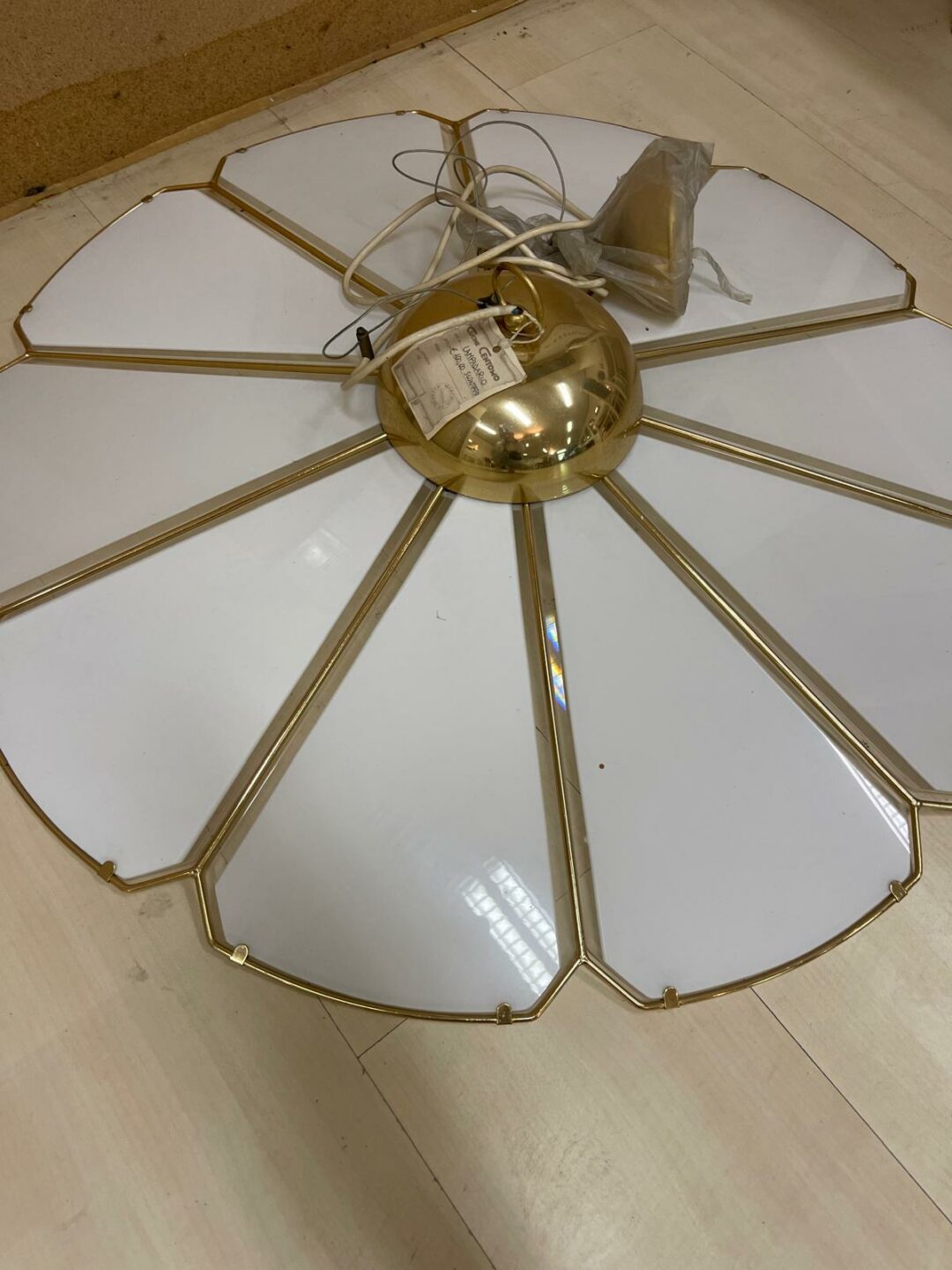 Lampadario sospensione vetro bianco e oro S 2742
