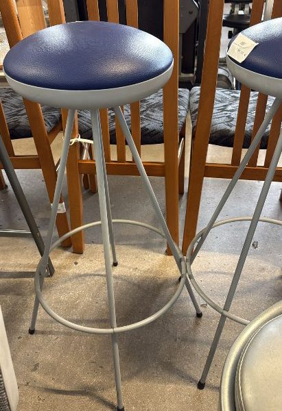 2 Sgabelli Nuovi da esposizione 446/U