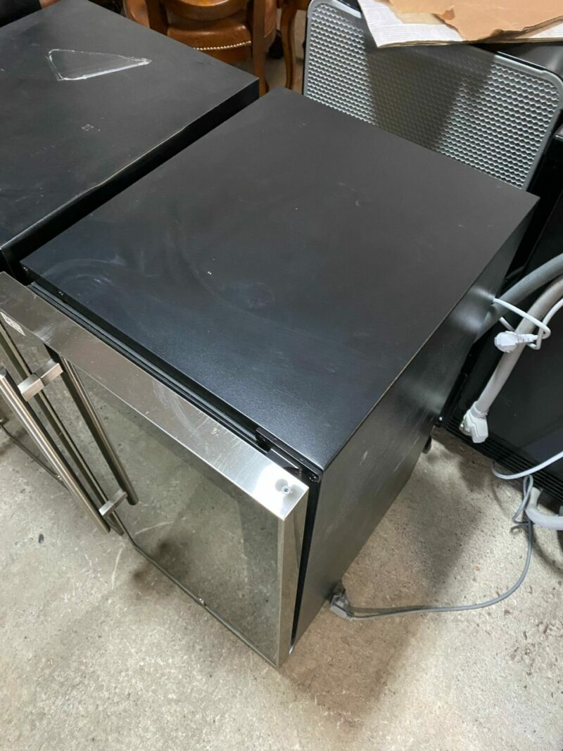 Cantinetta per Vino Doppia Temperatura WineComfort 24 Black – Caso Design Germany (mancano dei ripiani in legno) G-134 ( con difetto estetico ) - immagine 4