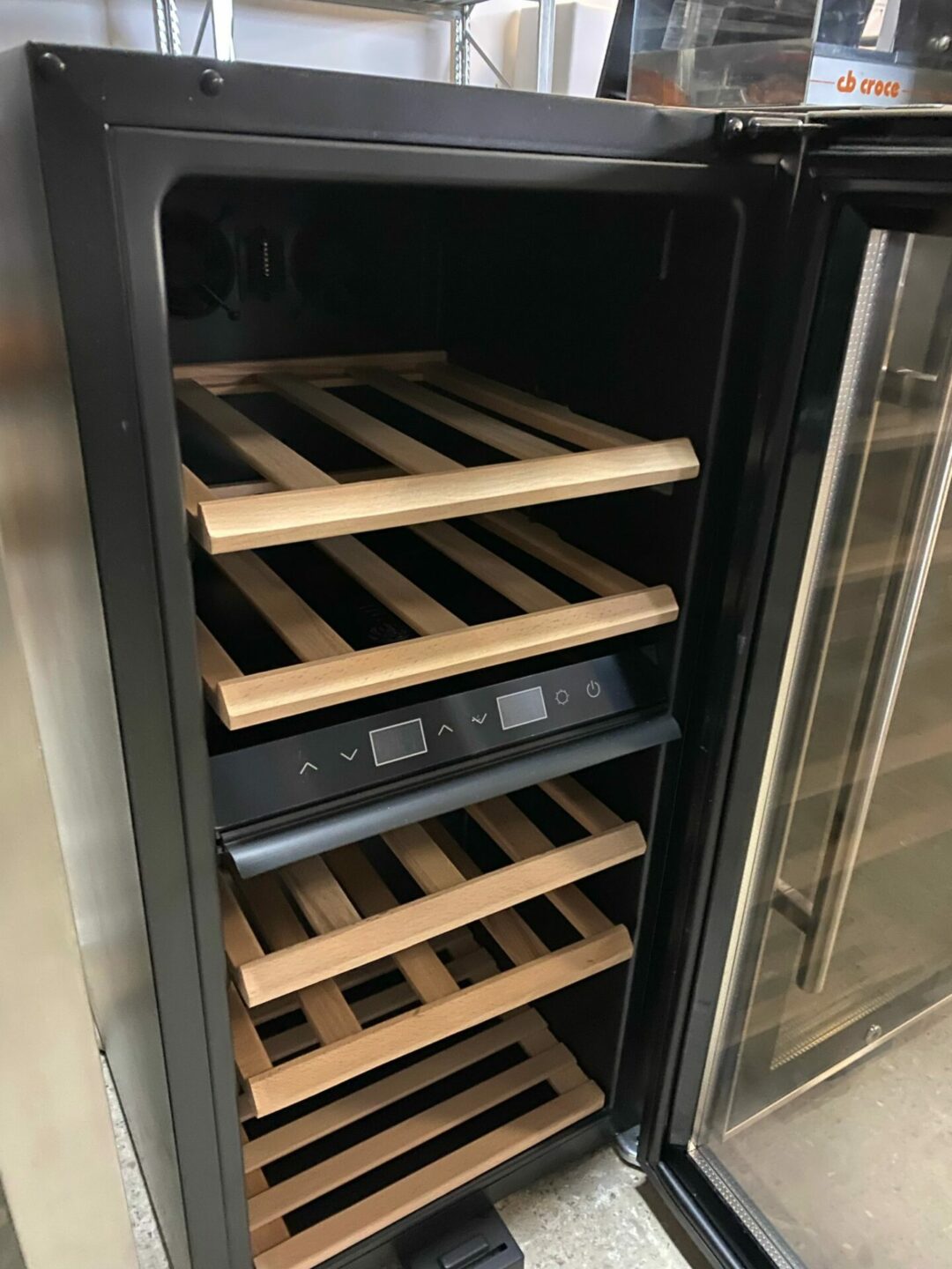 Cantinetta per Vino Doppia Temperatura WineComfort 24 Black – Caso Design Germany G-78 ( con difetto estetico ) - immagine 3