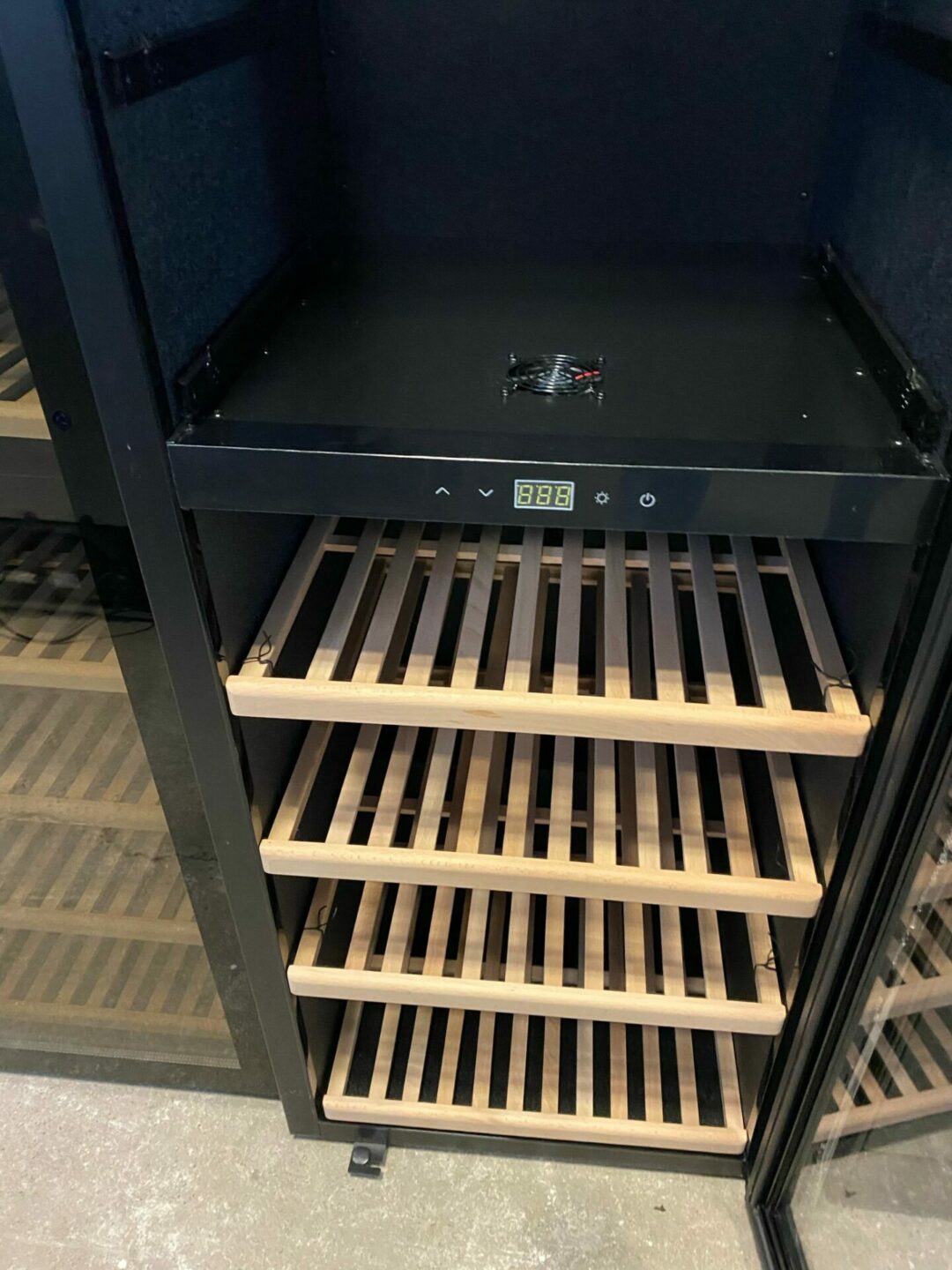 Cantinetta per Vino WineExclusive 180 Smart 731 – Caso Design con diffetto estetico G-116 ( con difetto estetico ) - immagine 4