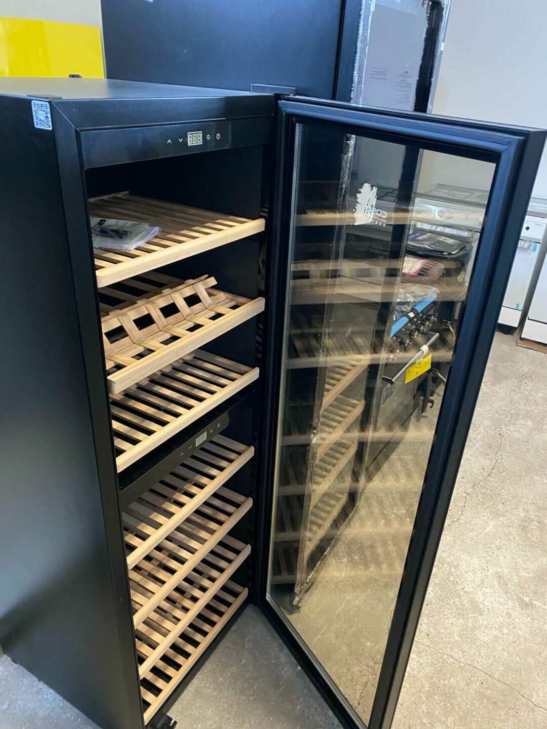 Cantinetta per Vino WineExclusive 126 Smart 126 Bottigle 729 – Caso Design G-115 ( con difetto estetico ) - immagine 4