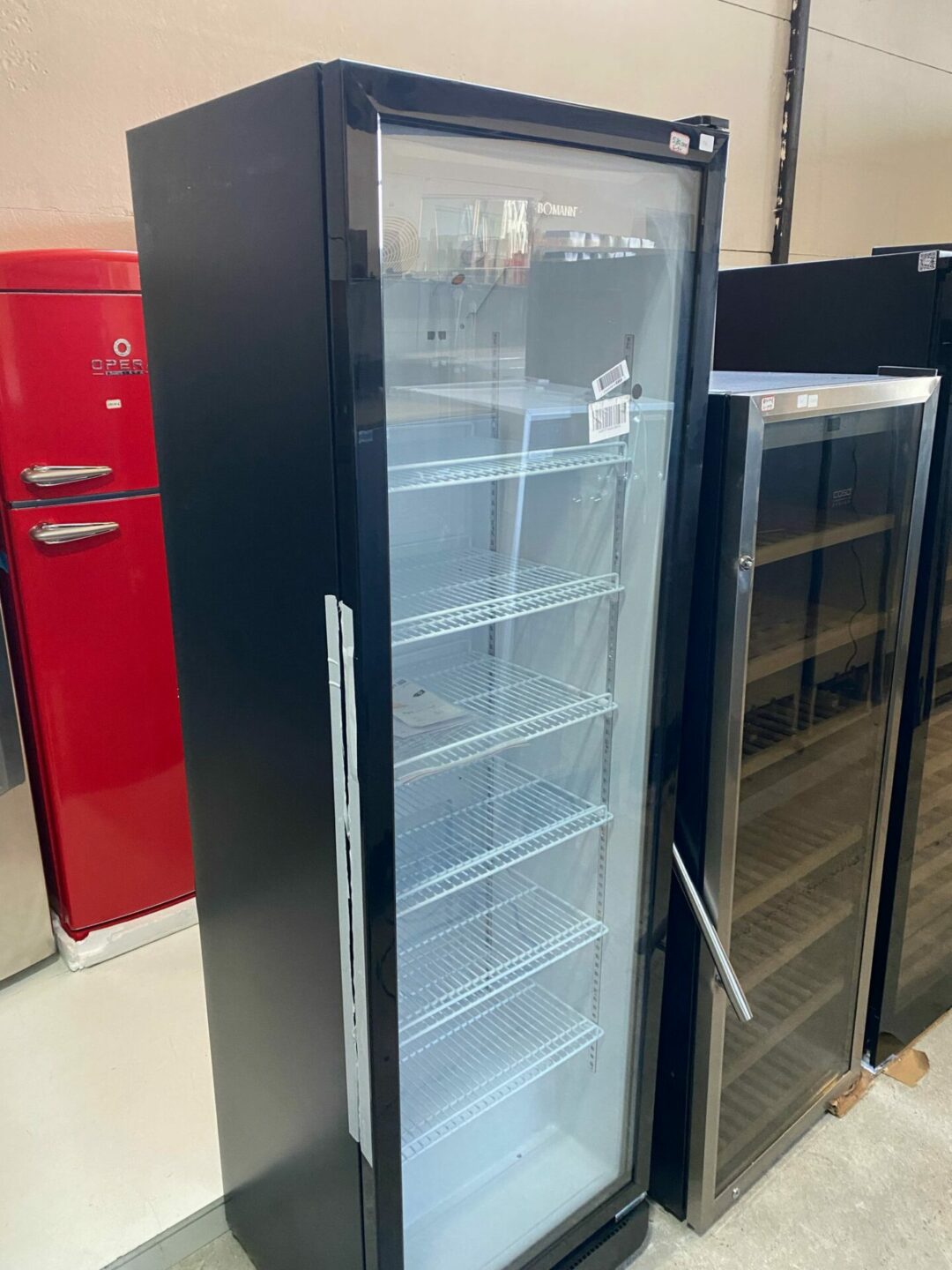 Frigo per bottiglie Bomann KSG 7351, larghezza 60 cm, 356 L, porta in vetro nero G-91 ( con difetto estetico )
