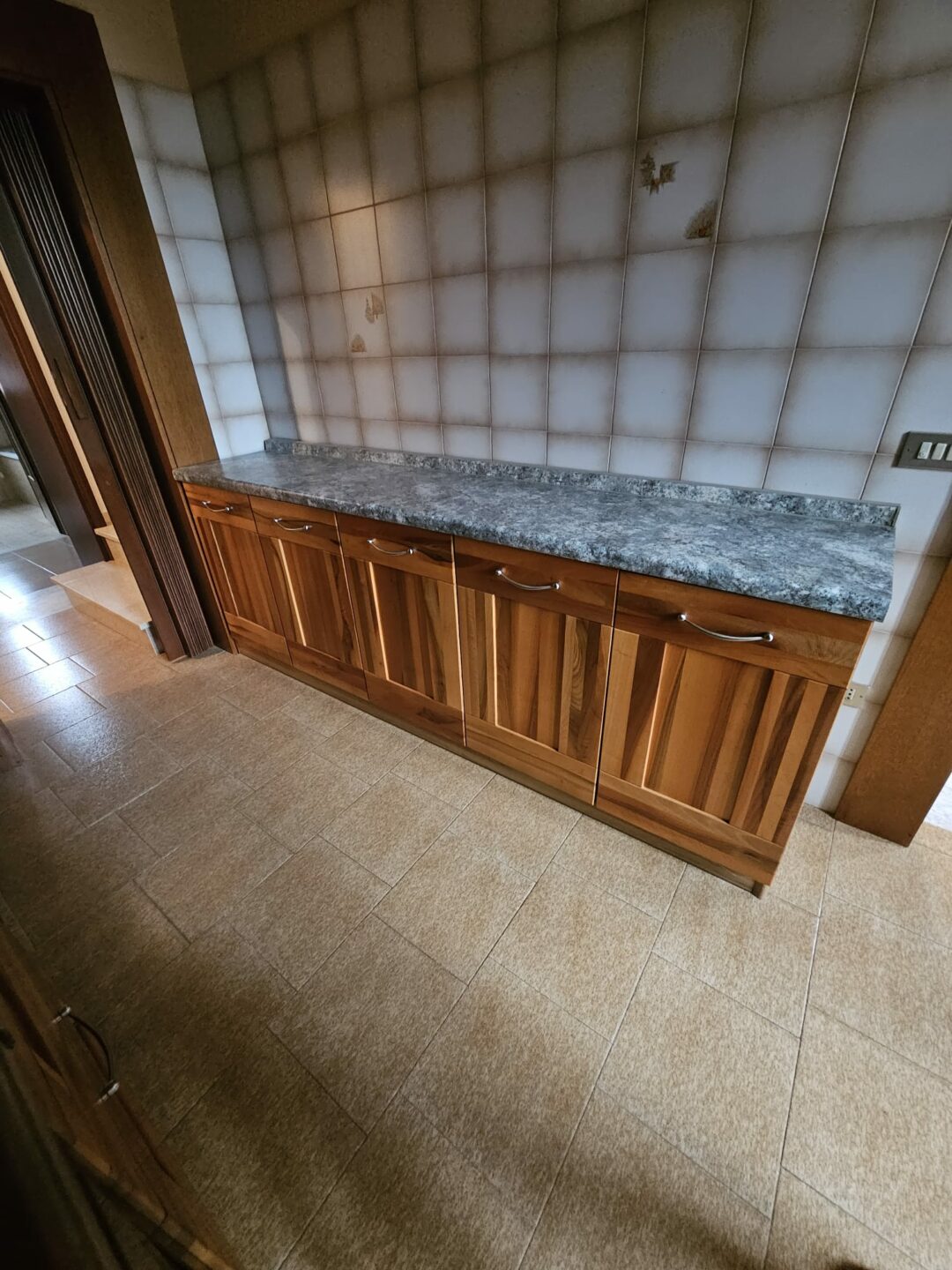Mobile cucina usato in legno completa di forno, piano cottura, cappa e lavandino S 2971 - immagine 2