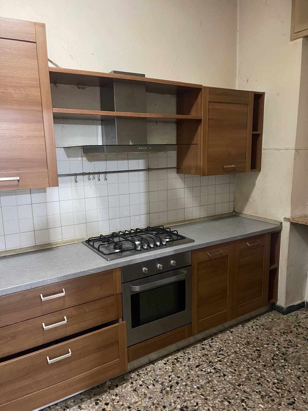 Cucina completa di cappa, forno, piano cottura, lavastoviglie e lavandino S 3052 - immagine 2