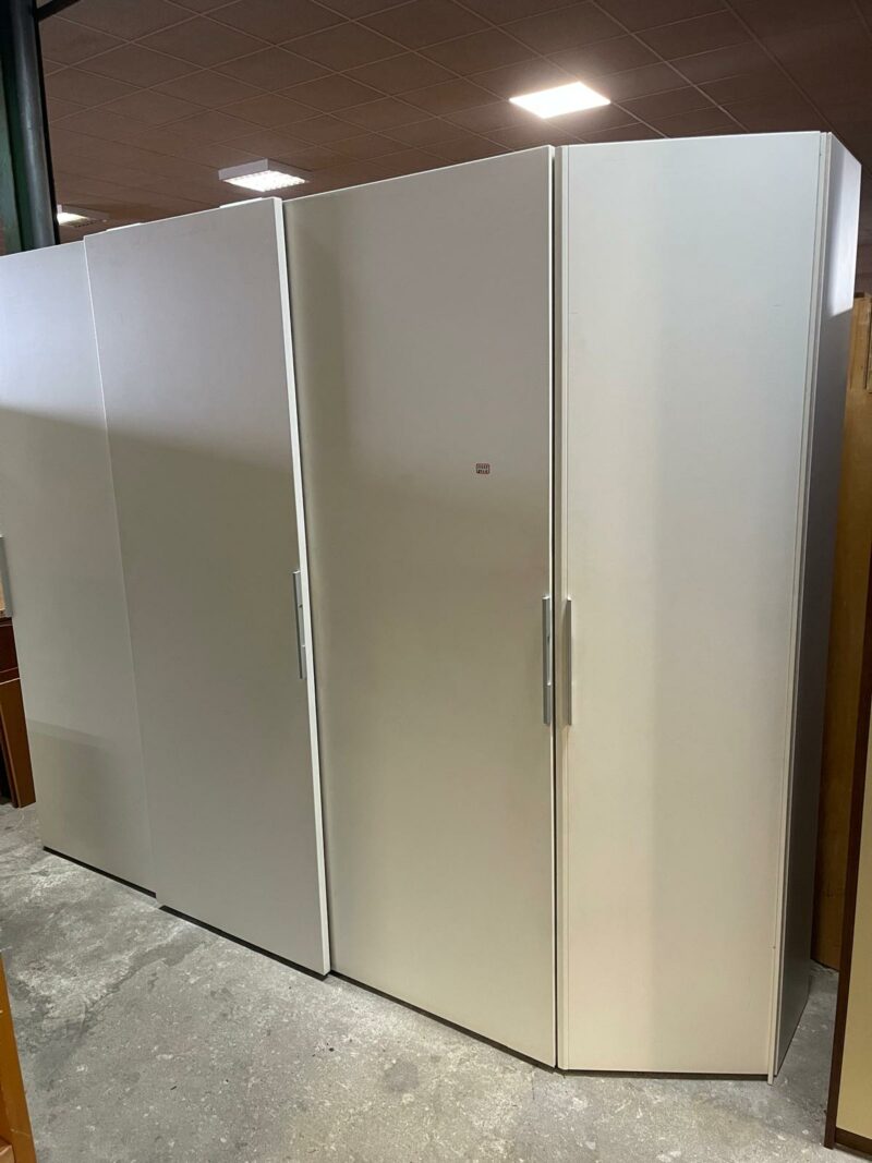Armadio con 3 ante scorrevoli e 1 anta battente S 3233 - immagine 3