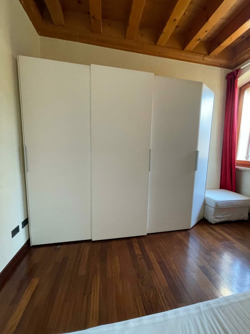 Armadio con 3 ante scorrevoli e 1 anta battente S 3233