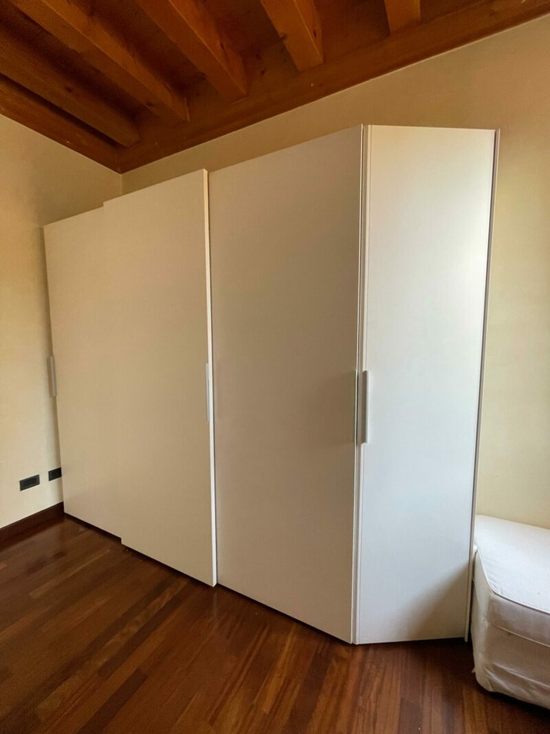 Armadio con 3 ante scorrevoli e 1 anta battente S 3233 - immagine 2