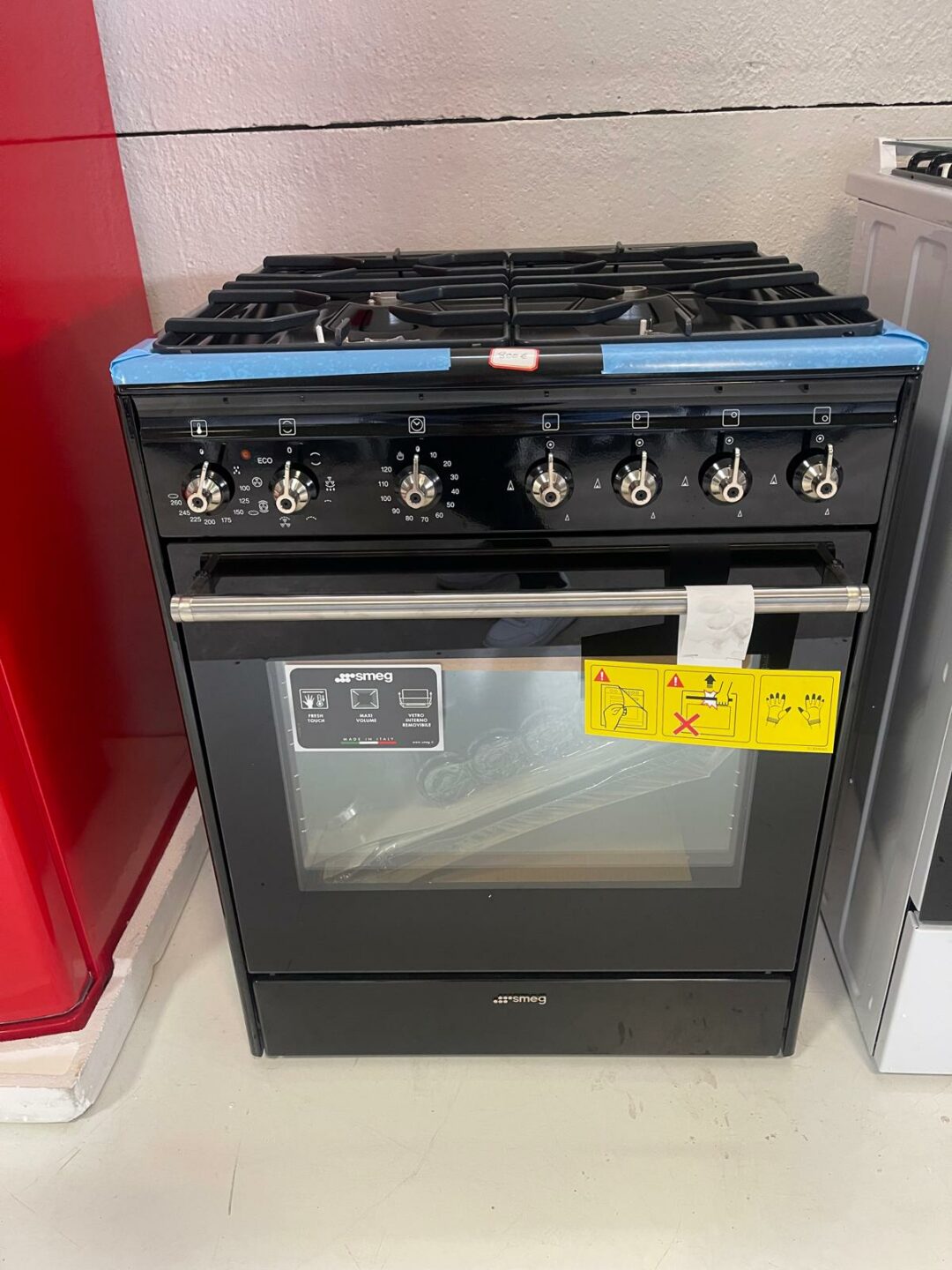 Cucina a gas smeg 4 fuochi nuova 2 anni di garanzia S 3315
