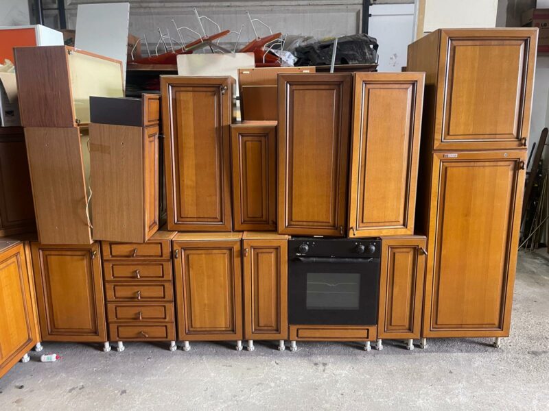 Cucina in legno compresa di forno,cappa S 3572