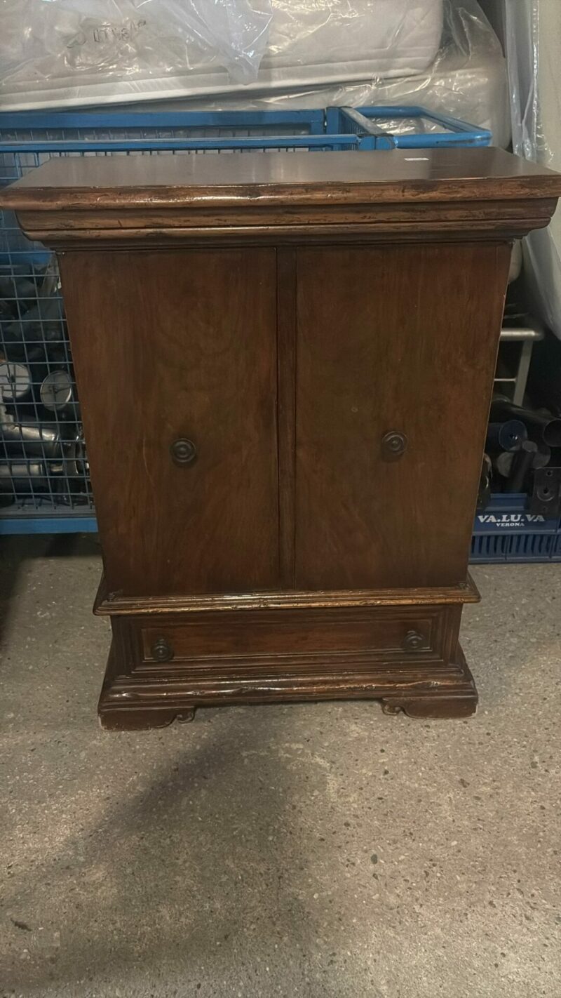 Credenza in noce S 3585
