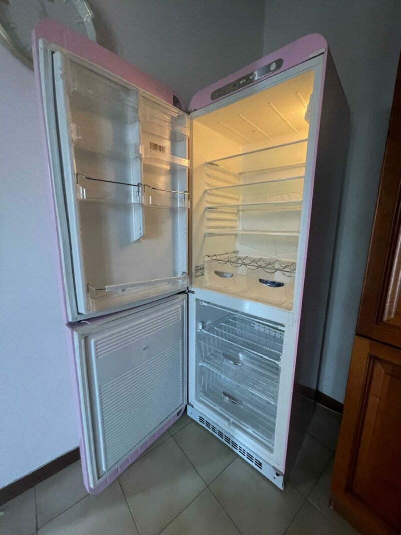 Cucina in legno massiccio completa di elettrodomestici,frigo della smeg S 3603 - immagine 6