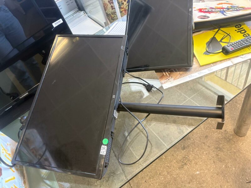 Tv con supporto X 2 con telecomando S 3625 Art.210