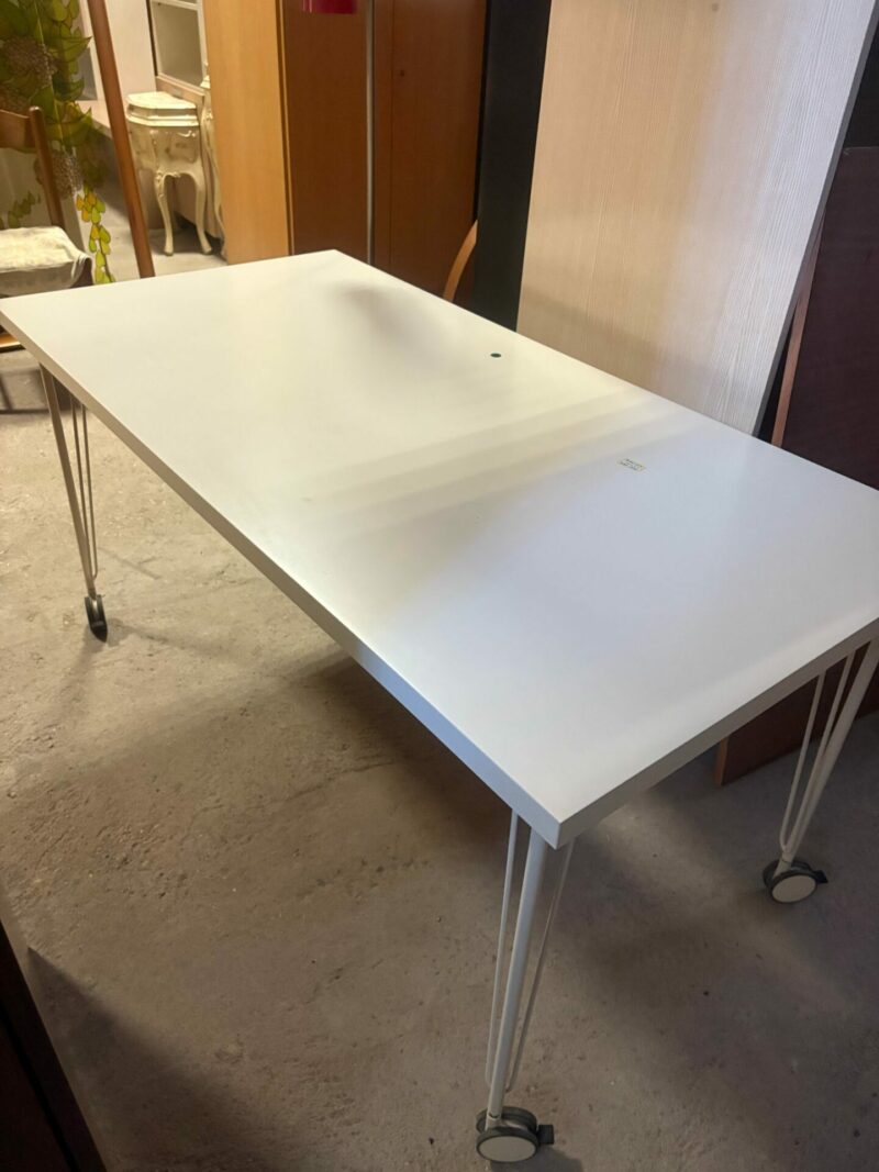 Tavolo bianco con le ruote S 3546 Art.194