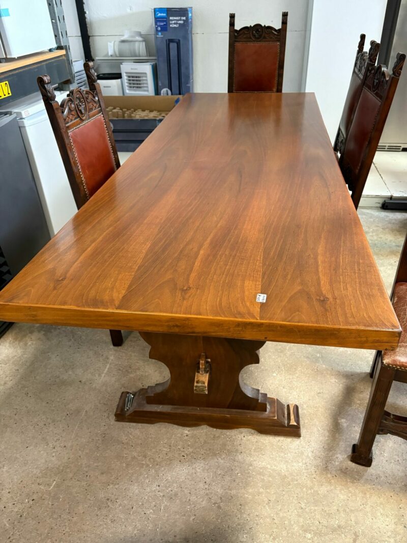 Tavolo in legno massiccio S 3640