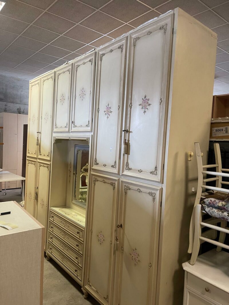 Armadio in stile veneziano compreso di comò con specchio e 2 comodini S 3647